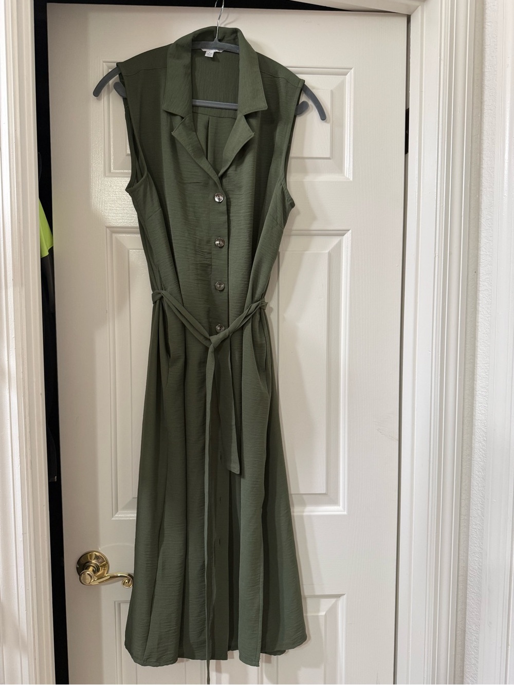 Time and Tru Olive Green Sleeveless Button-Front Shirt Dress with Tie